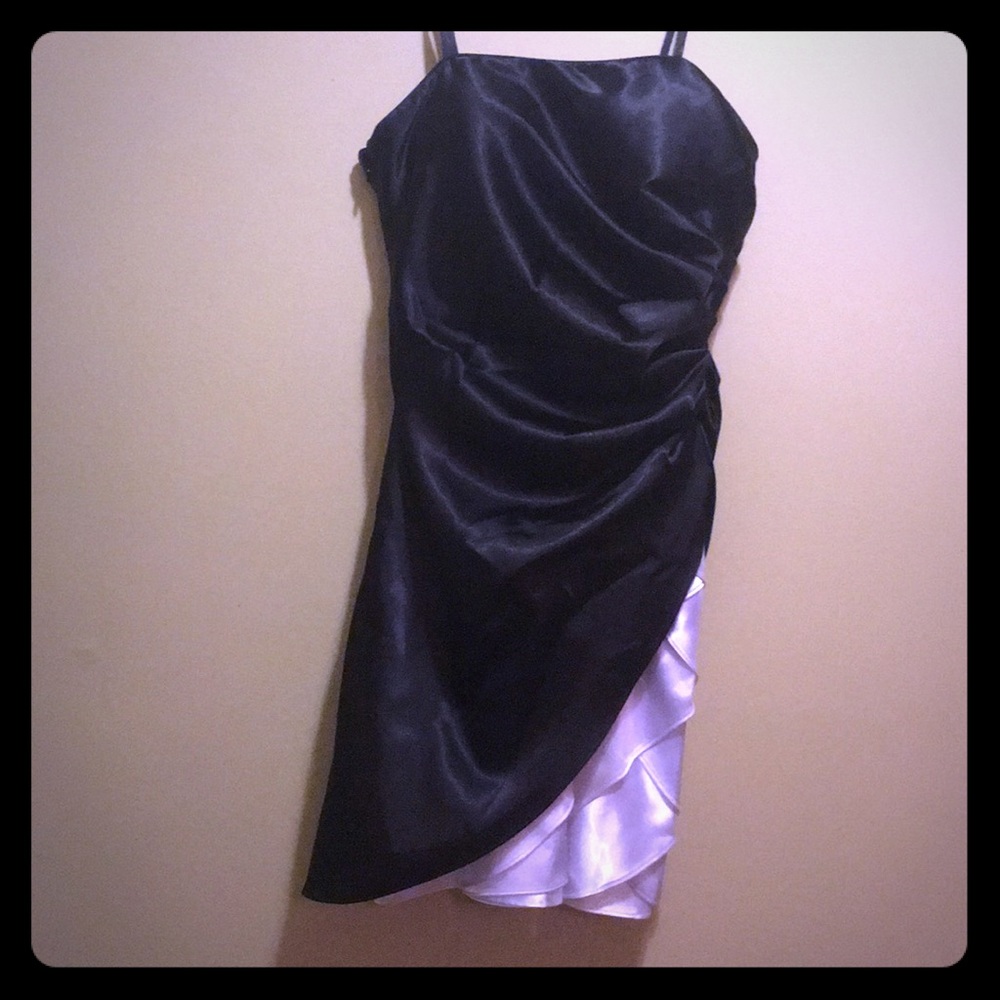 Pretty black & white mini dress
